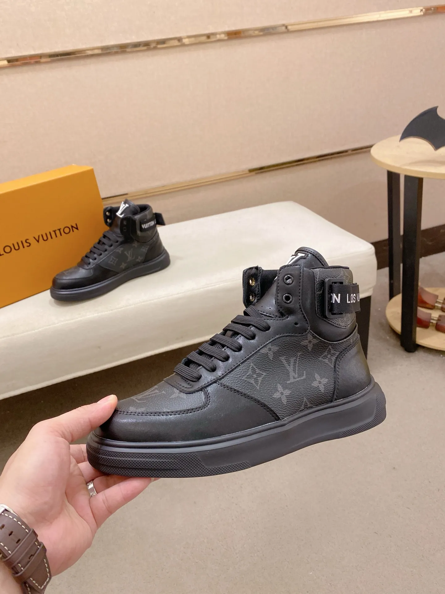 Men's shoes 420💰louis vuitton (Louis Vuitton/lv)🔍🔍The new counters are on sale at the same time. The uppers are imported from Italy. ⃣️Re-engraved🇮🇹💪💪, ⚠Sole: The original sole is specially provided by the original factory, the exclusive movable molded sole is super comfortable, ⚠Original and single goods 🔍high quality, you can enter and leave the counter at will, welcome to compare⚠. Code number: 38-44 (45/customized, non-refundable)